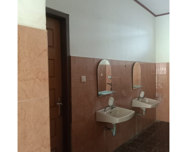 TOILET UMUM